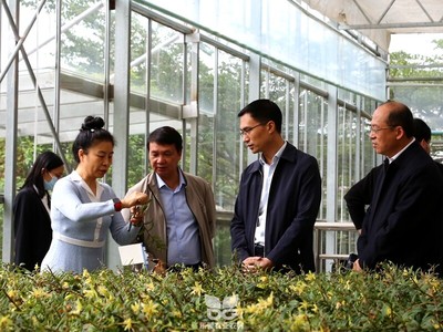 市委常委梁杰釗蒞臨市農(nóng)科中心參觀指導(dǎo)